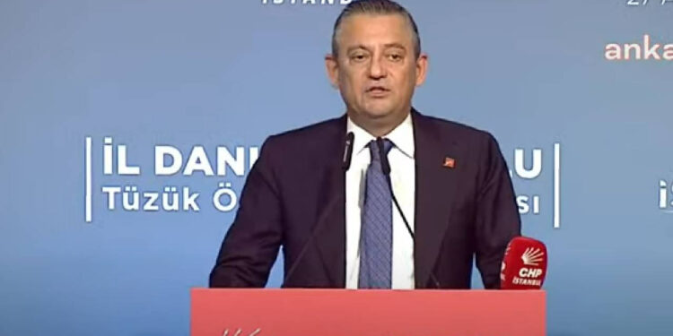 Özgür Özel'den 'Parti İçi Koltuk Tartışmaları'na Örtülü Cevap: Birileri Bekliyor ki Tartışacağız, Yok Öyle Yağma!