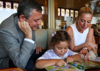 Özgür Özel’den gezi tutuklusu Tayfun Kahraman’ın ailesine ziyaret