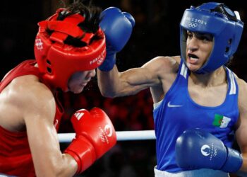 Paris Olimpiyatı'nda cinsiyet tartışması eşliğinde kadınlar boks finaline yükselen Khelif, Cezayir'in kahramanı haline geldi