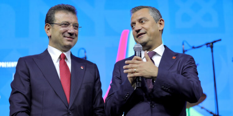 Paris'te İstanbul Evi'nin Açılışı Yapıldı... İmamoğlu: '2027 Avrupa Oyunları'na Ev Sahipliği Yapmak Güçlü Bir Birlik Sembolü Olacak'