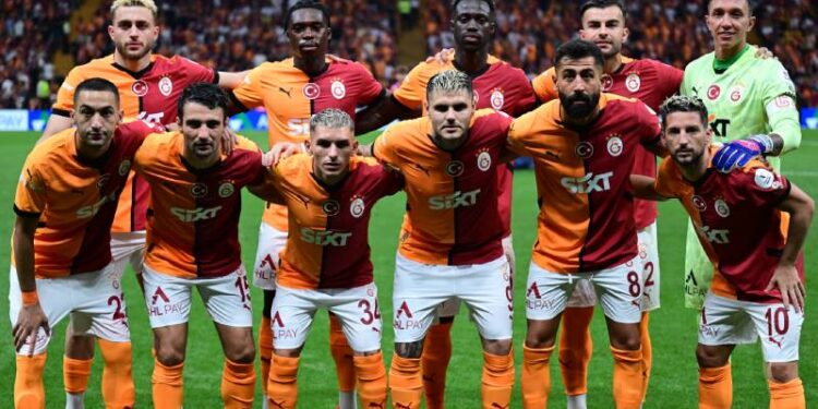 Premier Lig ekipleri, Galatasaray'ın yıldızını statta izledi