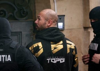 Romanya polisi Andrew Tate’in evini bastı