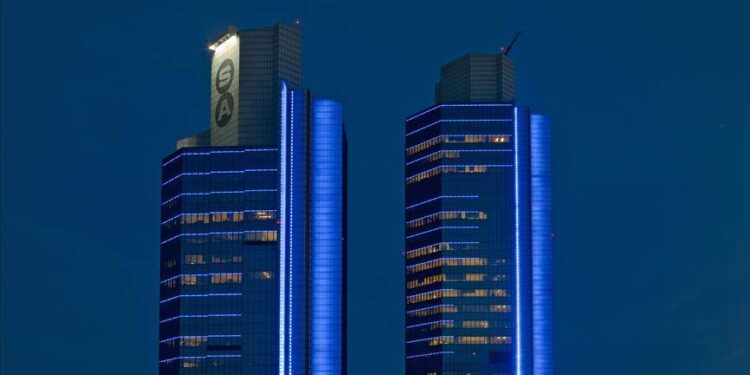 Sabancı, son 3 yılda dolar cinsi net aktif değerini 2,5 katına çıkardı