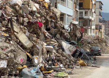 Sağlam olan evlerimizin çökmesinden korkuyoruz