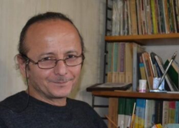 Şair Nevzat Çelik ‘iktidar, aynada saçını tarıyor’ dedi, gözaltına alındı