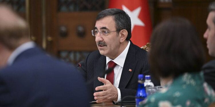 Saray'dan dev şirketlerin CEO'larına davet!