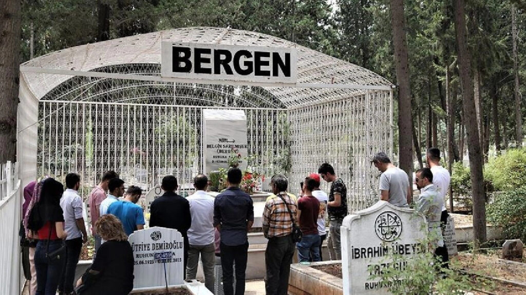 Şarkıcı Bergen Ölüm Yıl Dönümünde Mezarı Başında Anıldı