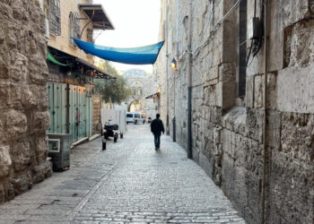 Savaş Çanları İsrail Sokaklarını Boşalttı: Evde Saklanıp Yiyecek Stokluyorlar