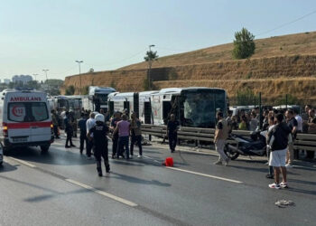 Sefaköy’de metrobüs kazası; 1 ölü, 2’si ağır 50 yaralı