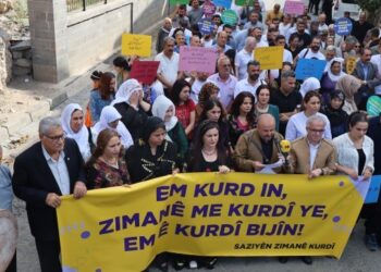 Seferberlik çağrısı: Her yerde Kürtçe konuşun!