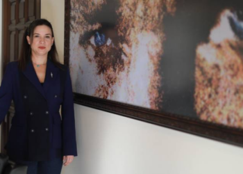 Selçuk Belediye Başkanı Filiz Sengel, kazandığı tazminatı SMA hastası çocuklara bağışladı: Söz vermiştim