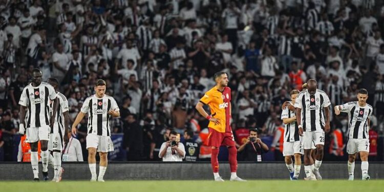 Süper Kupa'daki 5-0'lık hezimet Avrupa'da manşetlerde: Beşiktaş, Galatasaray'ı küçük düşürdü