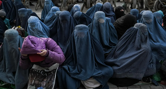 Taliban’dan kadınlara yeni kısıtlamalar; sesleri bile yasaklandı