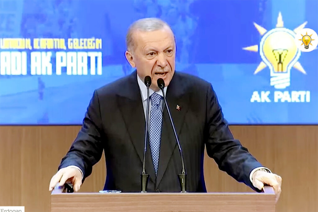 Tayyip Erdoğan: Kendini yorulmuş hisseden varsa, kenara çekilsin