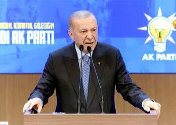 Tayyip Erdoğan: Kendini yorulmuş hisseden varsa, kenara çekilsin