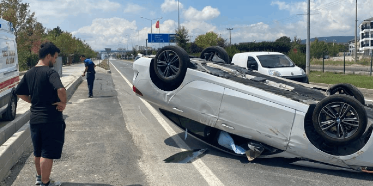Tepetaklak Olan Araçtan Burnu Bile Kanamadan Çıktı