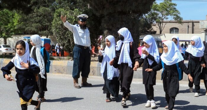 UNESCO: Taliban yönetiminde 1,4 milyon kız çocuğu okuldan men edildi