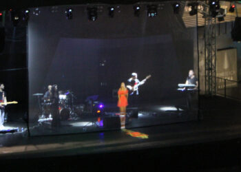 Unutulmaz Sanatçılar Hologramla Sahne Aldı