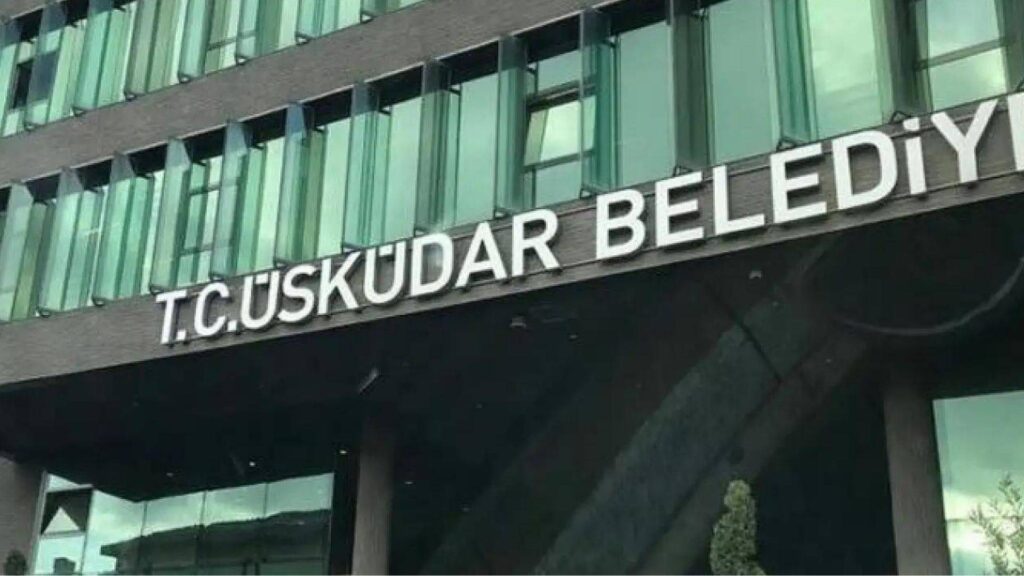 Üsküdar Belediyesi'nden ilk ve orta öğretim öğrencilerine kırtasiye ve giyim desteği