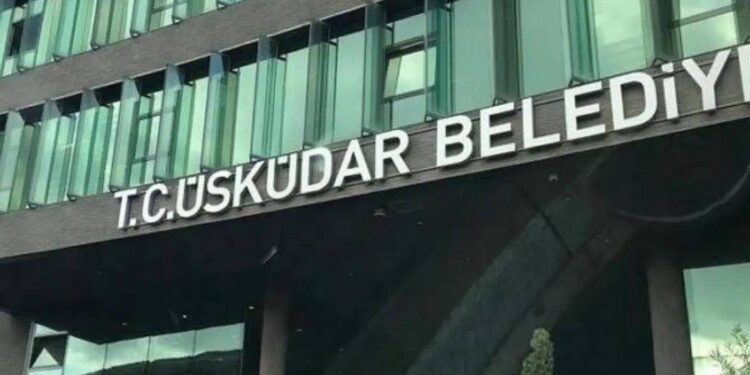 Üsküdar Belediyesi'nden ilk ve orta öğretim öğrencilerine kırtasiye ve giyim desteği