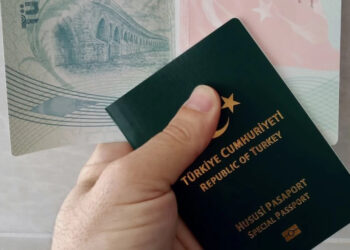 Vatandaş, vize sorununu aşmaya çalışıyor; yeşil pasaport sayısı ‘bordoyu’ geçti!