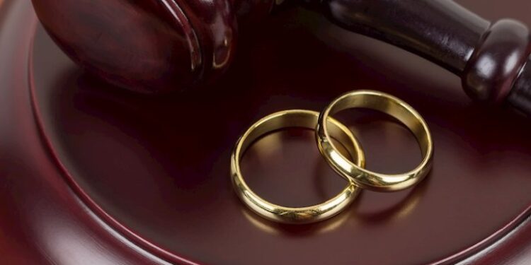 Yargıtay, kayınvalide ve kayınbabaya "anne, baba" diye hitap etmemeyi boşanmada kusur saydı