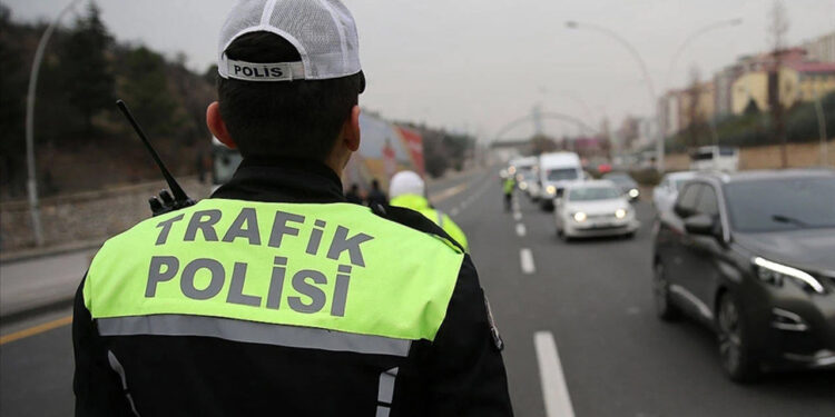 Yarın Yola Çıkacaklar Dikkat! Bu Yollar Trafiğe Kapalı Olacak