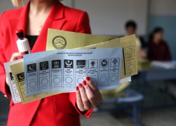 Yeni seçim anketi: AKP’nin oylarında düşüş sürüyor