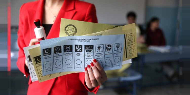 Yeni seçim anketi: AKP’nin oylarında düşüş sürüyor