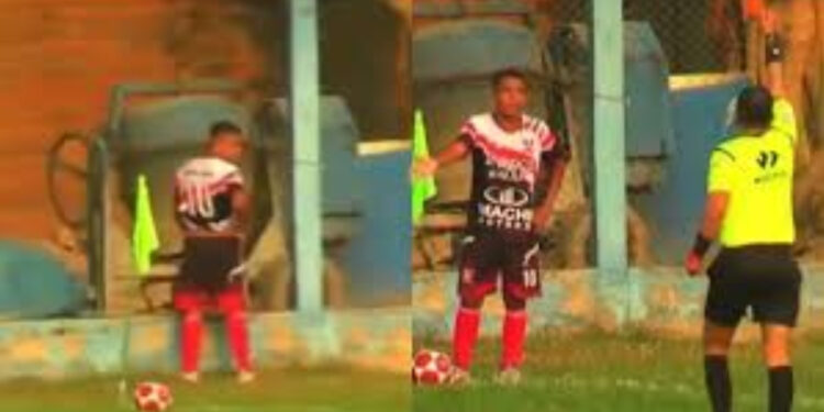 Yeşil Sahalarda Görülmemiş Olay: Maçın Ortasında Tuvaletini Yaptı, Kırmızı Kart Gördü