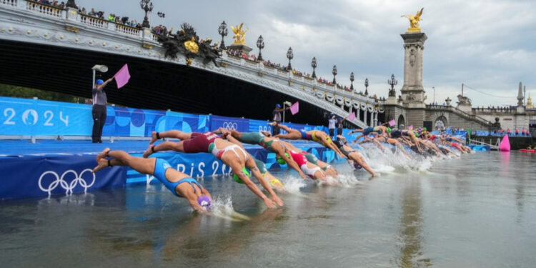 Yıllar Süren Temizlik Bir İşe Yaramadı! Sen Nehri'nden Bakteri Kapan Sporcu Yarıştan Çekildi