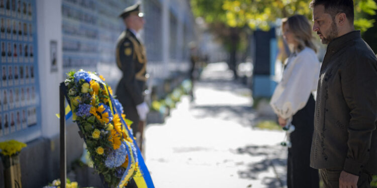 Zelenskiy’den bağımsızlık günü açıklamaları; Ortodoks Kilisesi’nin Moskova uzantısını yasakladı