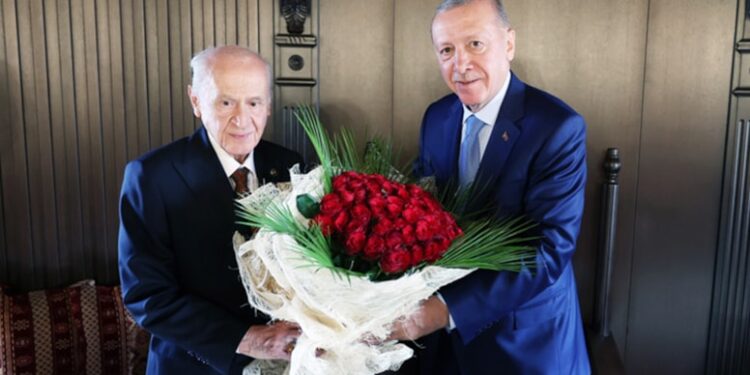 ‘Erdoğan-Bahçeli arasındaki kankalık perçinleşirken, CHP irtifa kaybı yaşıyor’