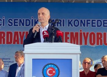 ‘Geçinemiyoruz’ mitinginde Türk-İş başkanı Ergün Atalay’a istifa çağrısı