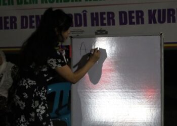 ‘Herkes kendi dilinin öğretmeni olsun’