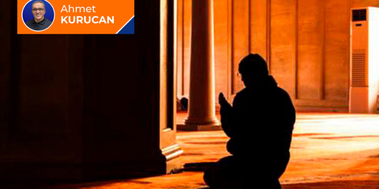 ‘Hizmet’ din değildir! 