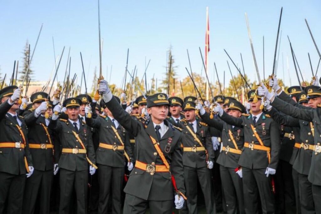 ‘Bir gerilim var, bu açık…. Sokak ‘o şey’ için mi hareketlendiriliyor?’