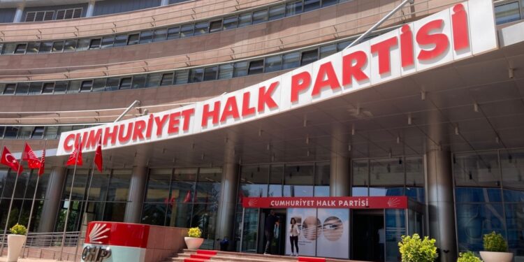 CHP Tüzük Komisyonu son kez toplanacak: Ön seçimin niteliği, genel başkan kotası ve üç dönem kuralı tartışılıyor