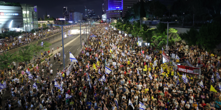 500 Bin Kişi Toplandı: İsrail'de Netanyahu'ya Ateşkes Çağrısı