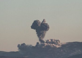 Siyasetçilerden aydınlara: Demokrasi için savaşa ‘dur’ demeli