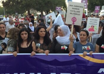 Jîna Emînî için yürüyüş: Kadın devrimi İran’dan Amed’e kadar yayılıyor | YENİLENDİ