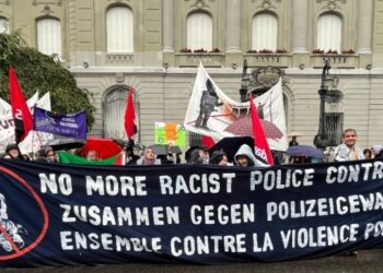 İsviçre’de göçmen karşıtı yasa protesto edildi