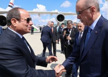 Erdoğan ‘katil’ dediği Sisi’yi resmi törenle karşıladı