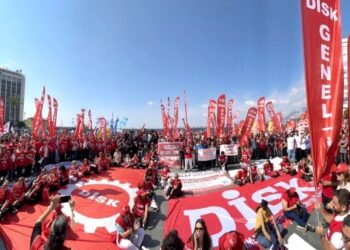 İzmir’de kitlesel işçi buluşması: Asla teslim olmayacağız