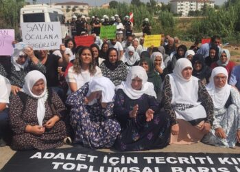 ‘Özgürlüğe ses ver’ eylemi: Antidemokratik uygulamalara son verin