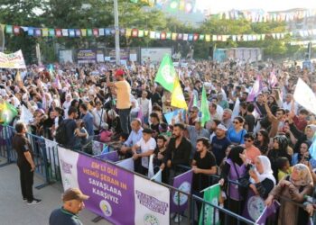 Wan’da binler ‘savaş, işgal ve tecride’ karşı alanda