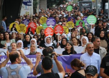 ‘Jin jiyan azadî’ direnişinin 2’nci yılı: Jina Emînî isyanımızdır | GÜNCELLENİYOR