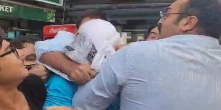 ABD askerinin başına çuval geçirildi: ‘Eli kanlı ABD askerlerinin Türkiye’de yeri yok’