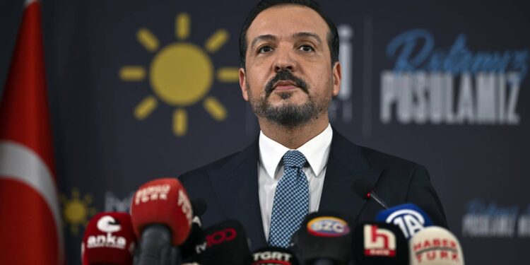 ABD’nin Rum yönetimine, silah ambargosunu genişletme kararını uzatması, haksız bir adımdır