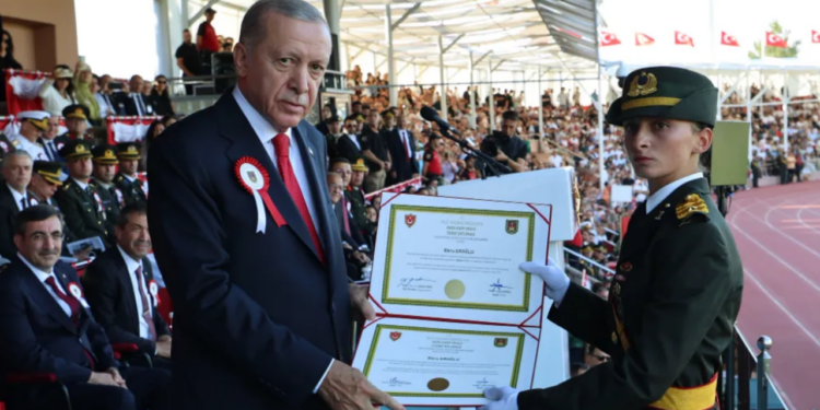 AKP, Teğmenlere Sahip Çıktı: Amaçları Eski Vesayet Unsurlarını Tekrar Diriltmek